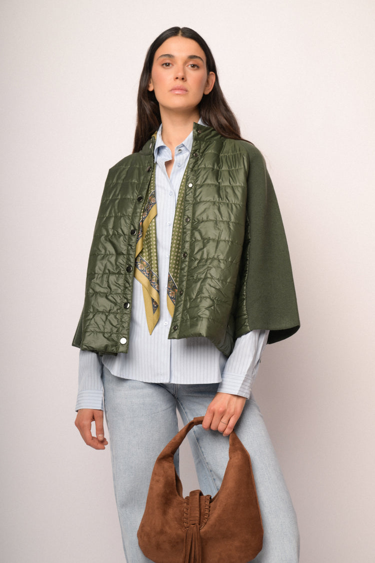 Giacca bimateriale in nylon e maglia verde oliva
