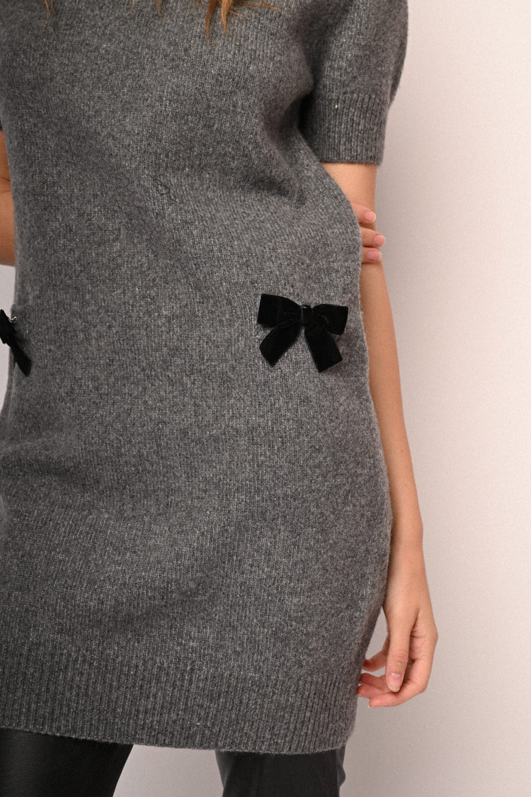 Abito in maglia con fiocchetti