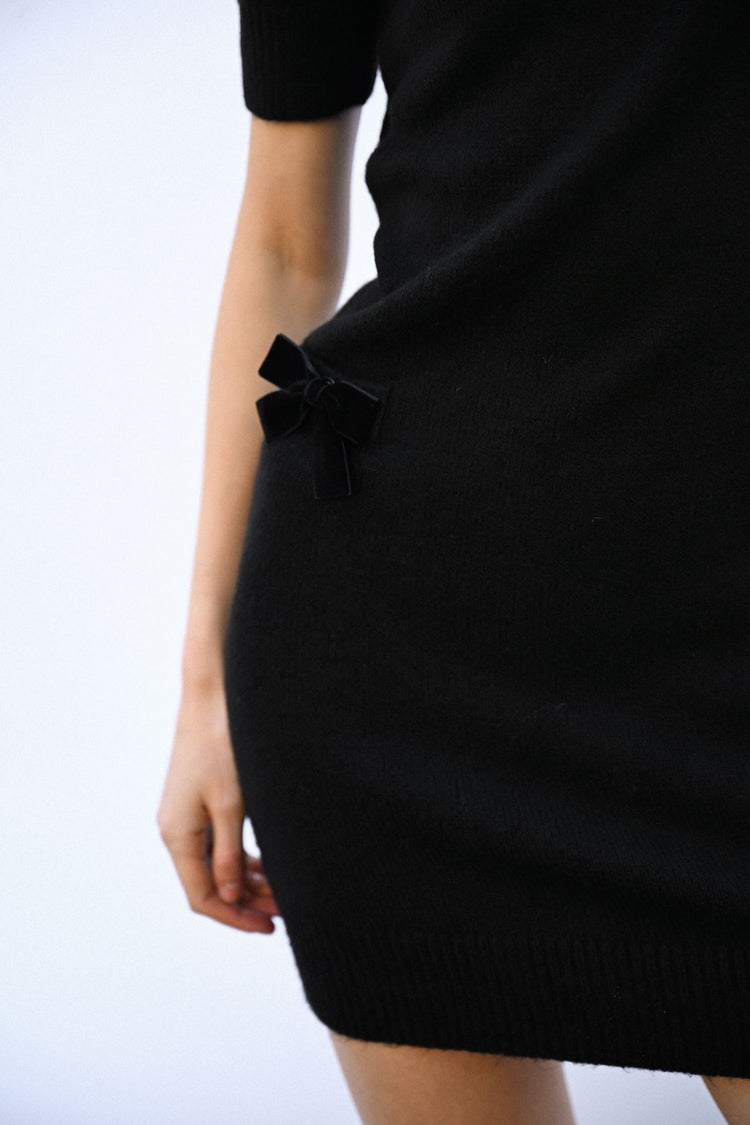 Abito in maglia con fiocchetti