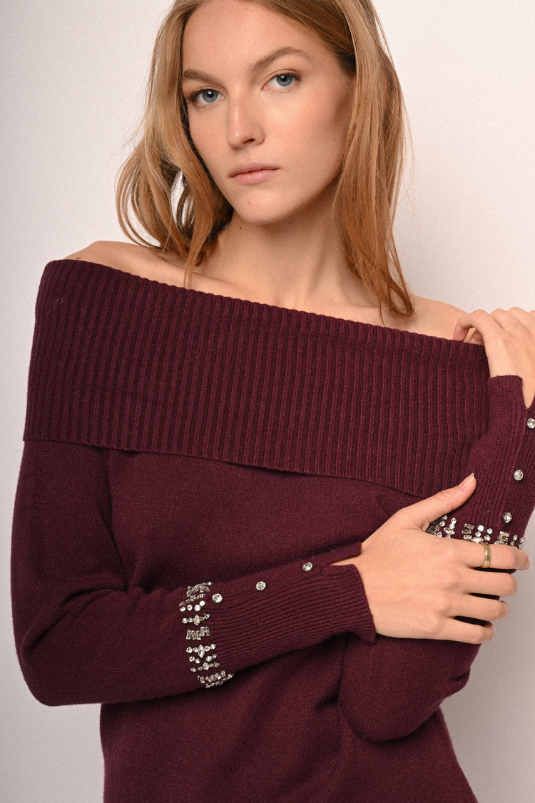 Pull con spalle scoperte e strass