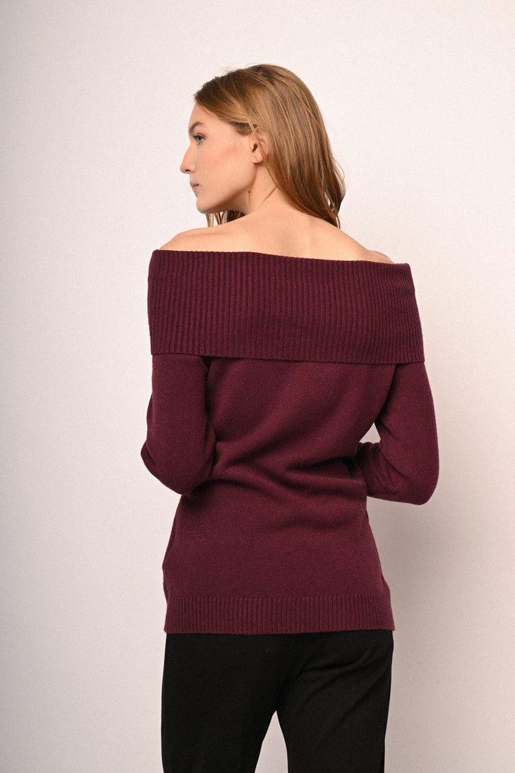 Pull con spalle scoperte e strass