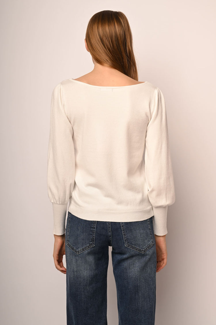 Pull con perline e strass sulle maniche