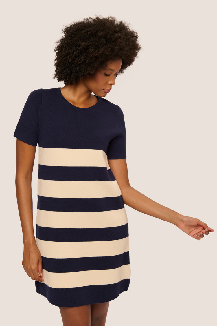 Abito corto in maglia a righe