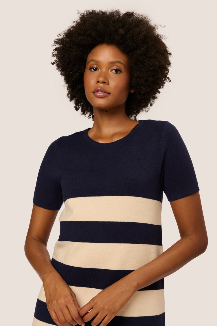 Abito corto in maglia a righe