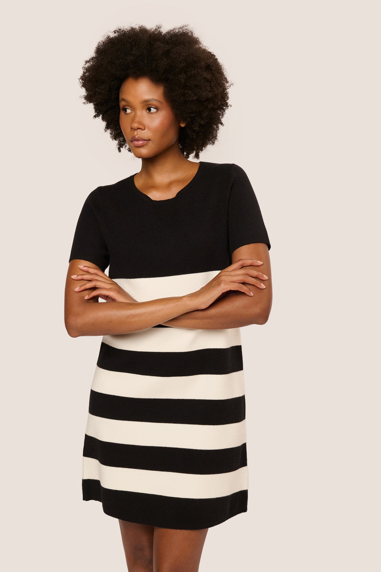 Abito corto in maglia a righe