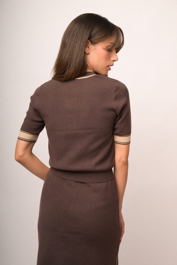 Cardigan in maglia cioccolato con profili a righe
