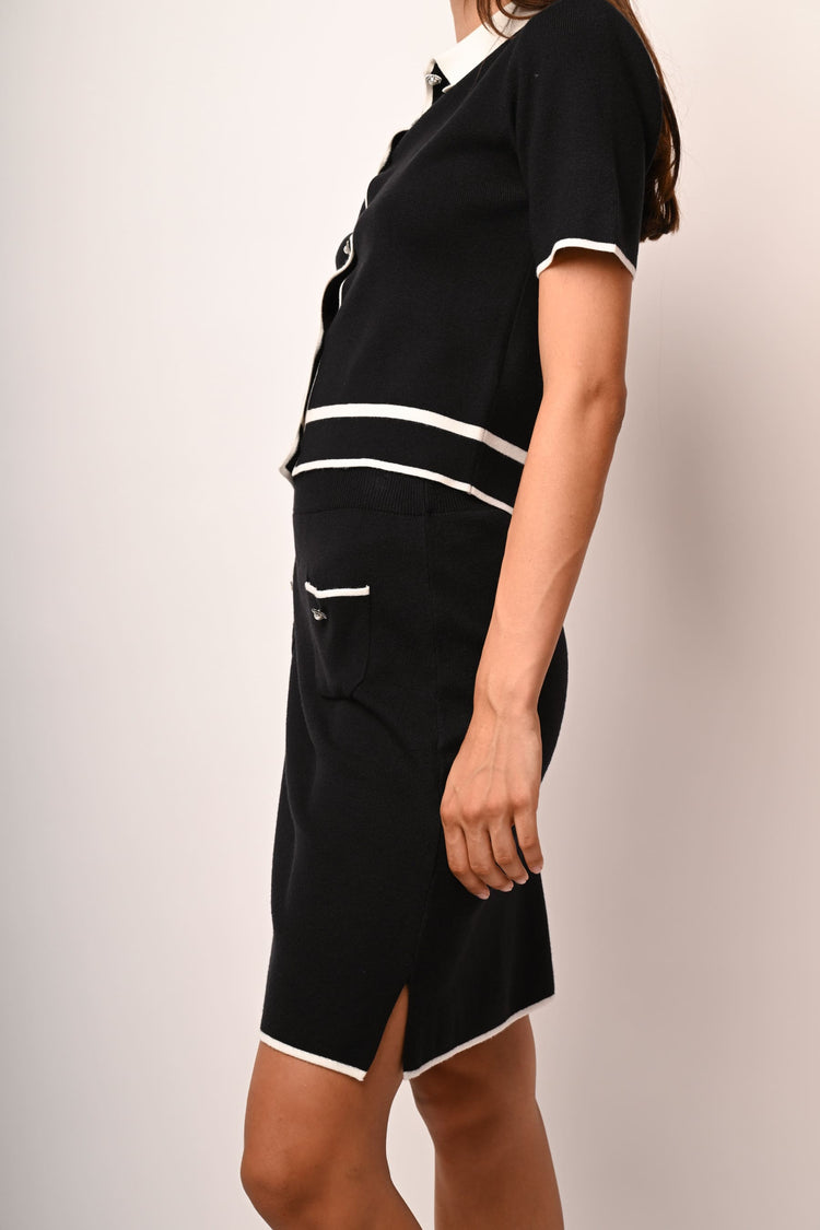Gonna in maglia con bottoni gioiello