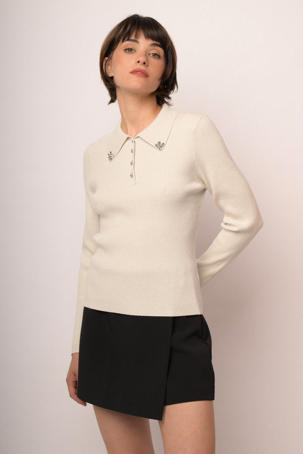 Pull a polo in maglia lurex avorio con strass al colletto