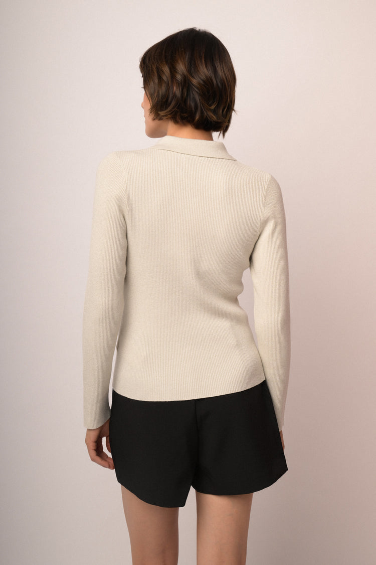 Pull a polo in maglia lurex avorio con strass al colletto