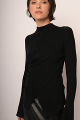 Maglia con incrocio e bottoni
