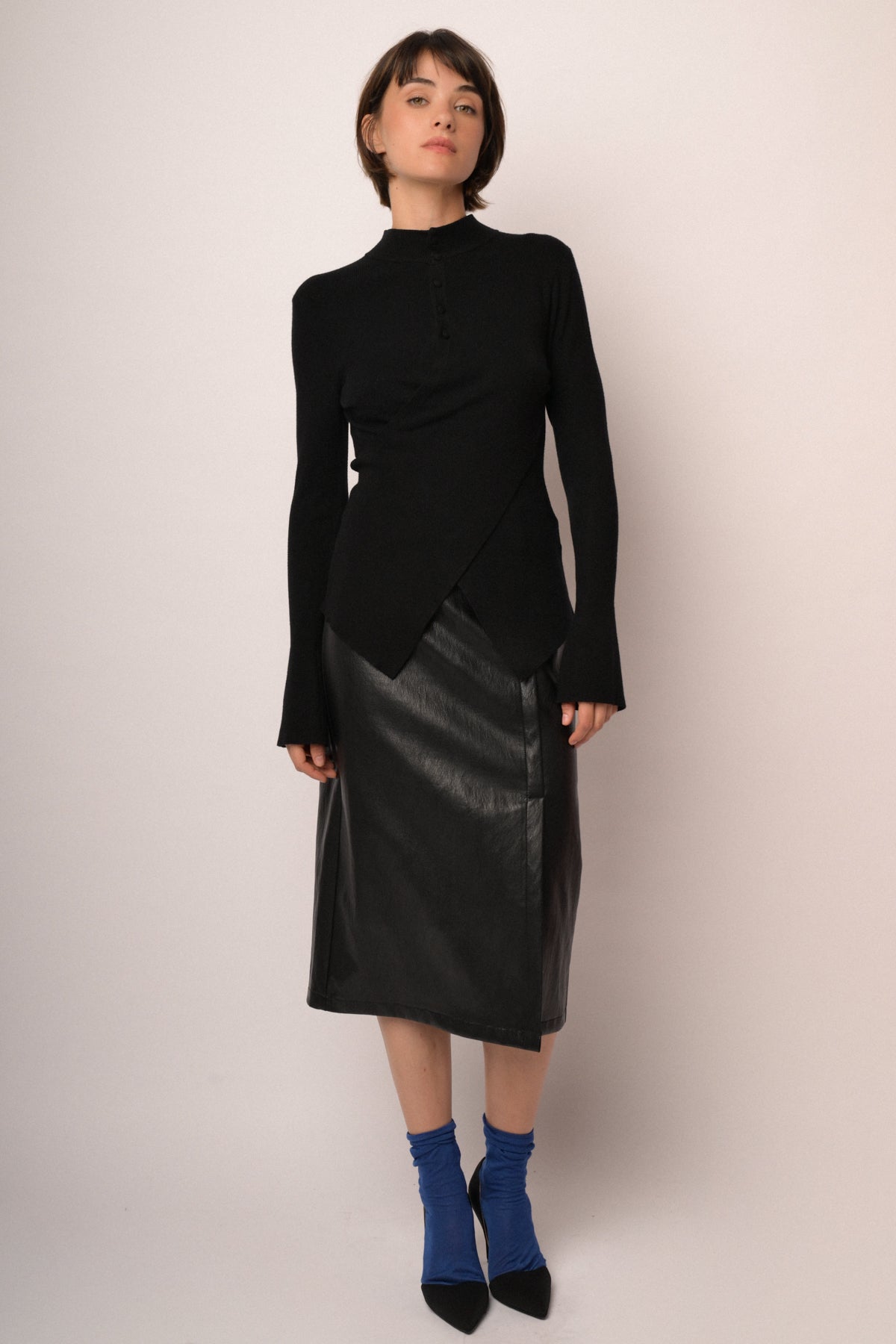 Maglia con incrocio e bottoni