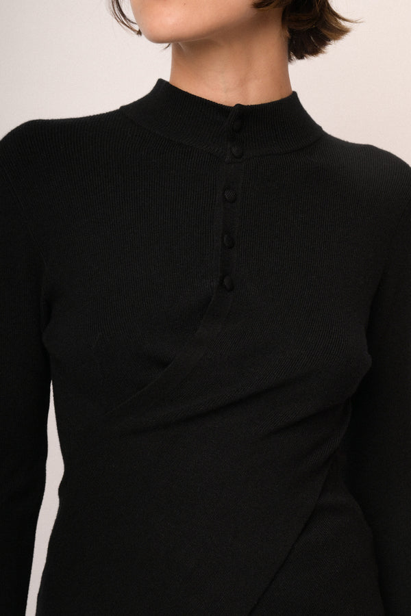 Maglia con incrocio e bottoni