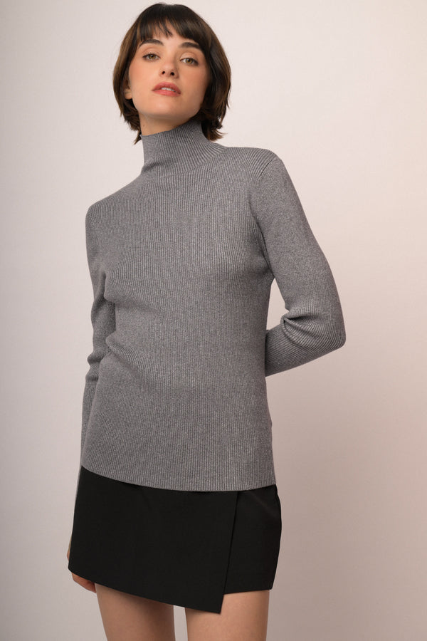 Lupetto in maglia lurex grigia con bottoni sul retro