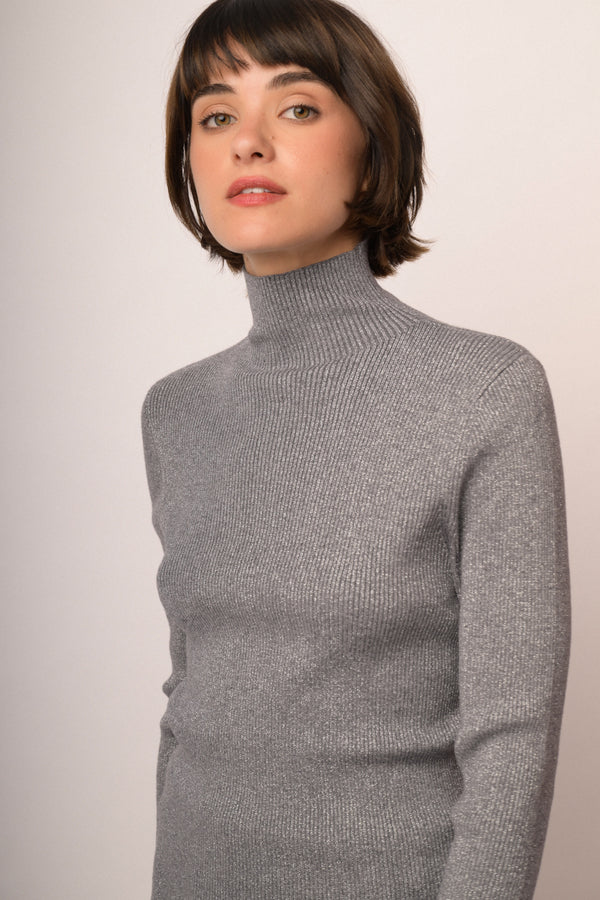 Lupetto in maglia lurex grigia con bottoni sul retro