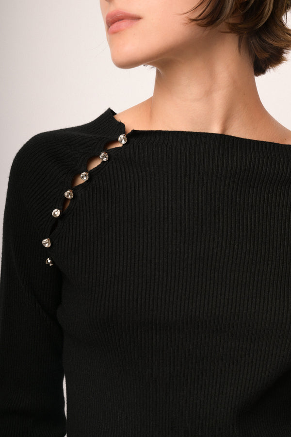 Pull nero con bottoni decorativi