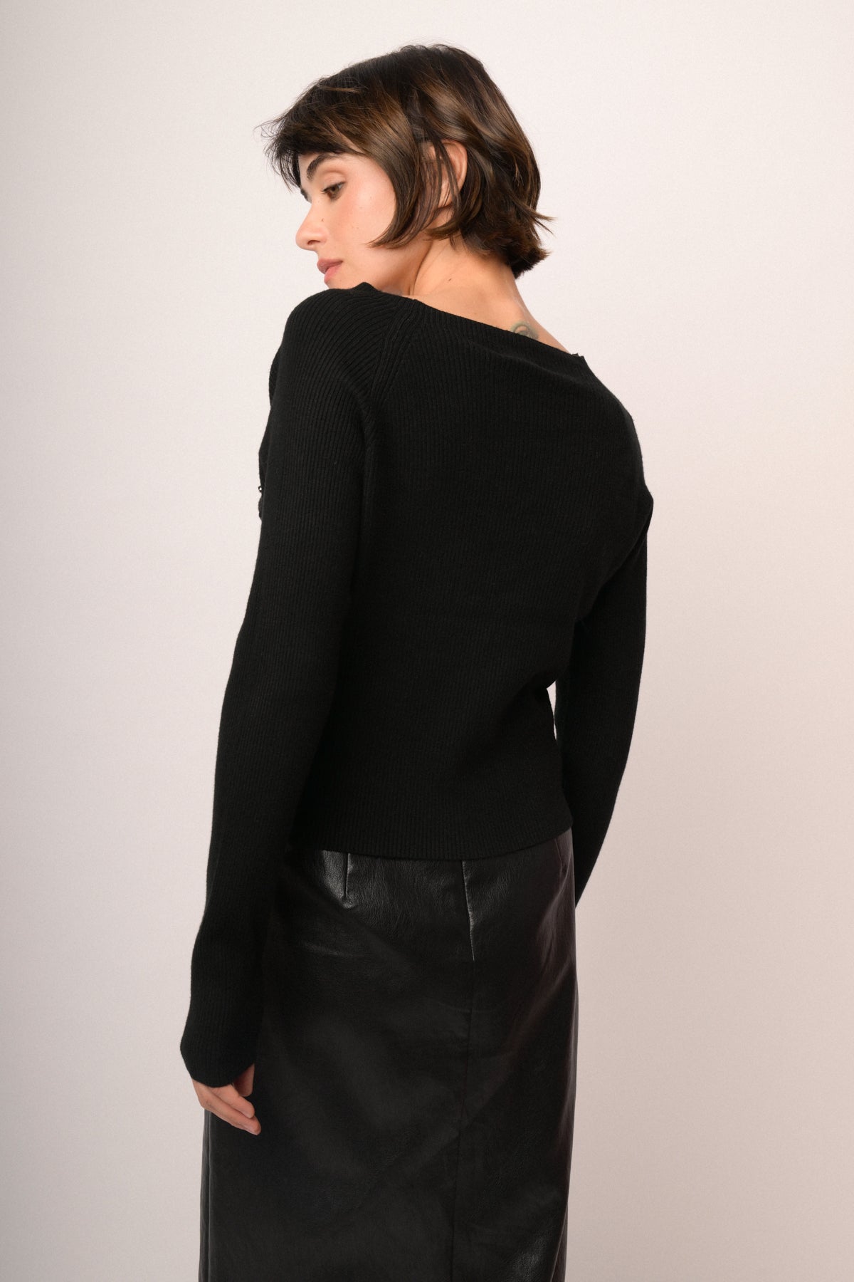 Maglia buchi con bottoni