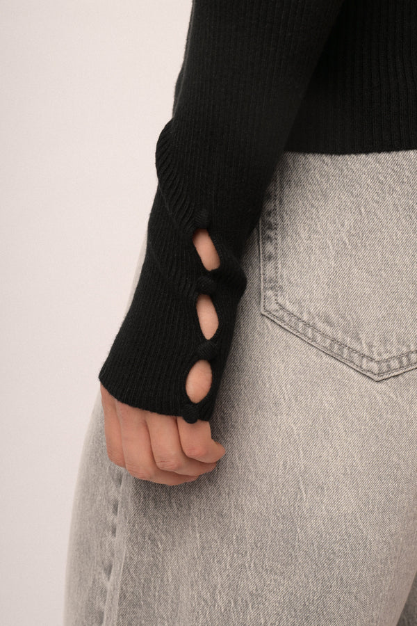 Maglia scollo con bottoni manica
