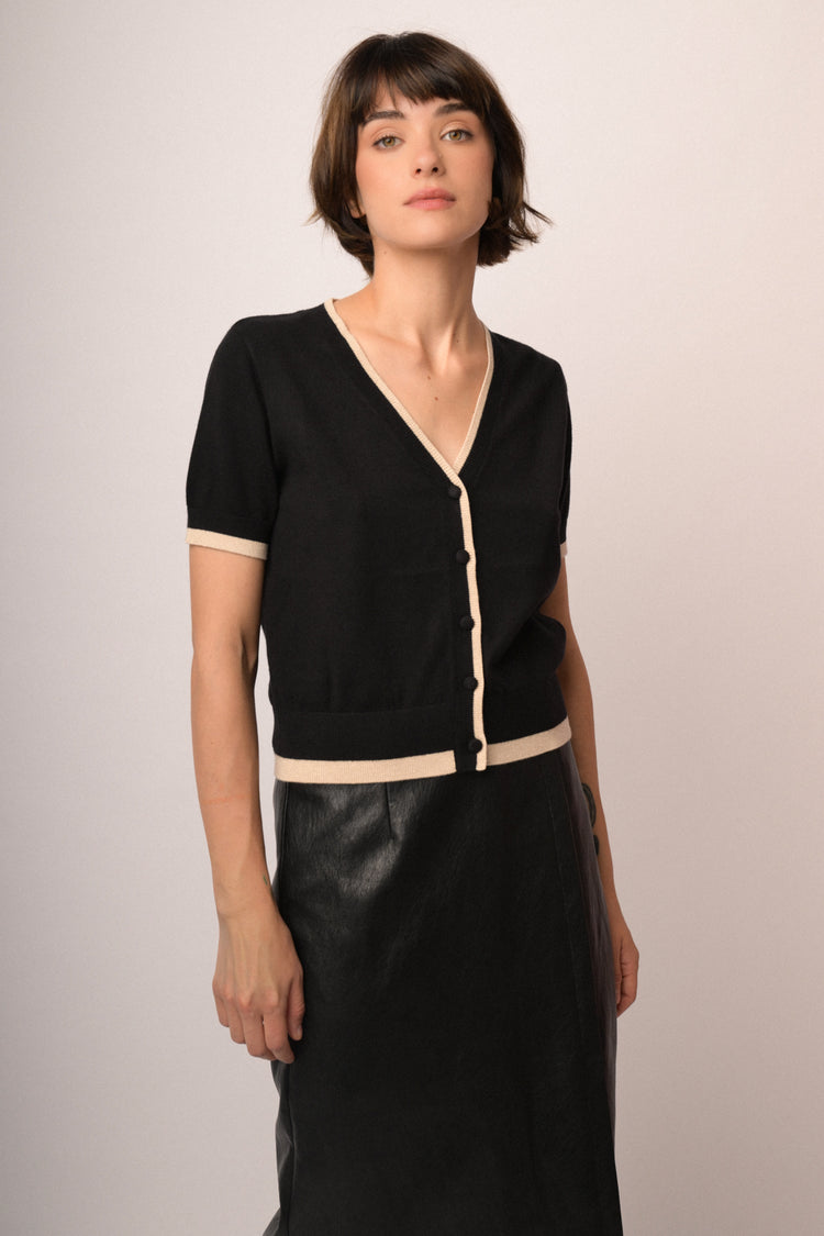 Cardigan in maglia nera con profili lurex
