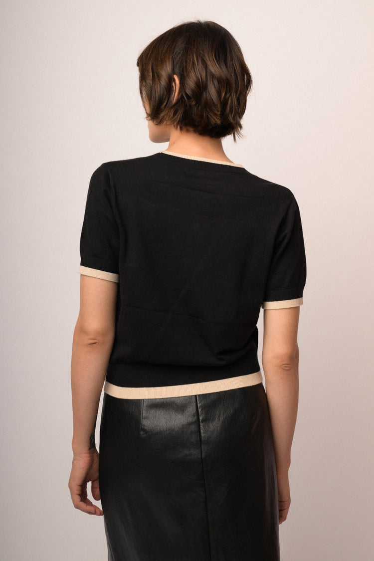 Cardigan in maglia nera con profili lurex
