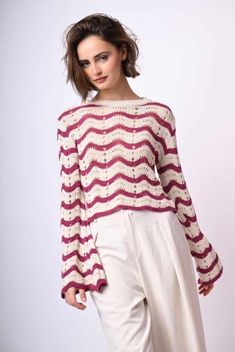 Pull crochet a righe con maniche svasate