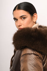 Piumino con cappuccio in faux fur