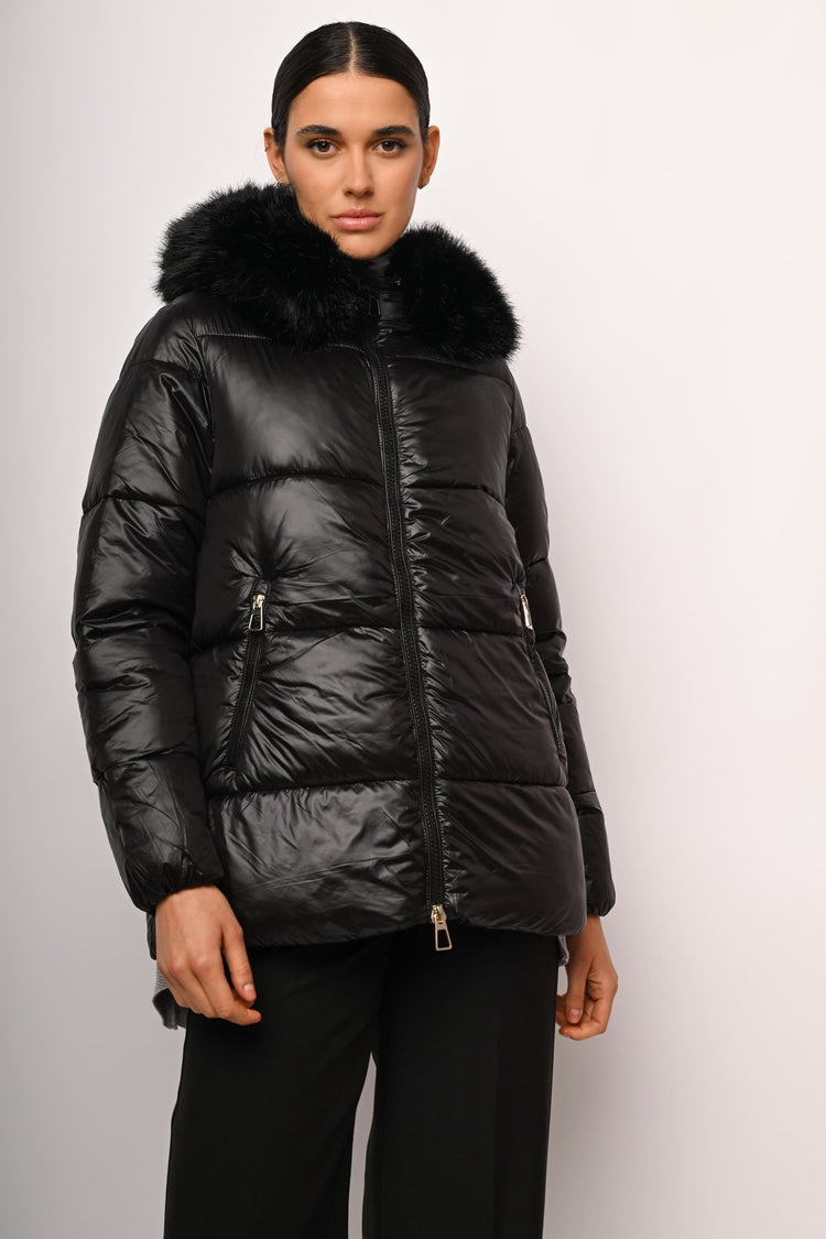 Piumino con cappuccio in faux fur