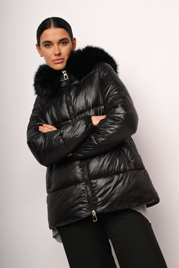 Piumino con cappuccio in faux fur