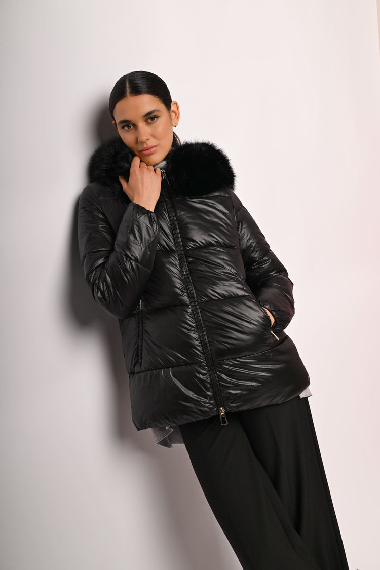 Piumino con cappuccio in faux fur