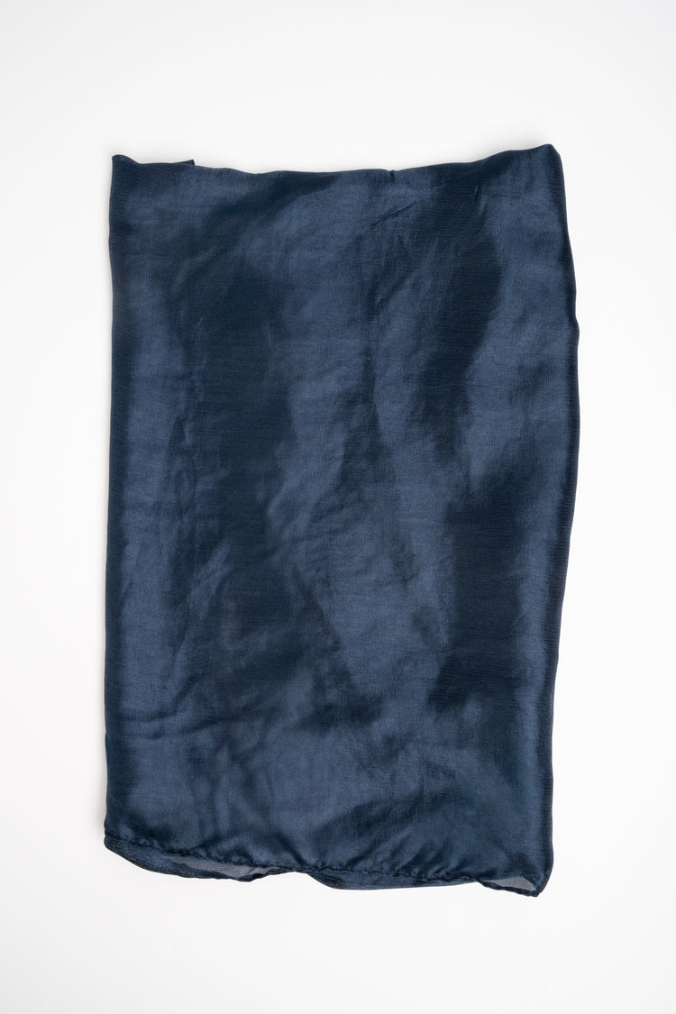 Stola in tessuto lucido blu notte