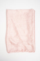 Stola in tessuto lucido rosa pastello