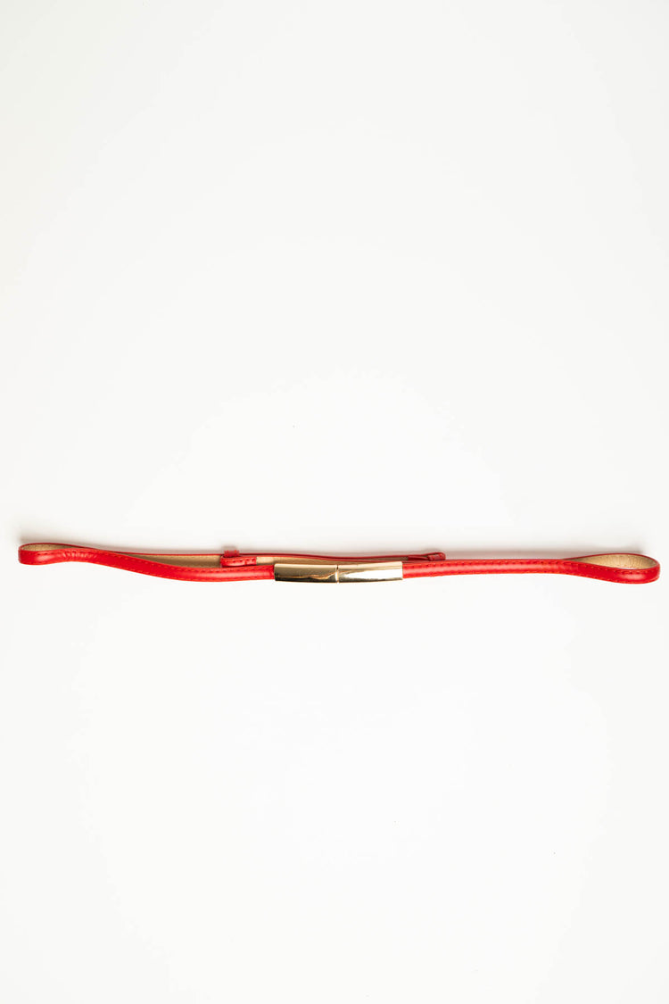 Cintura sottile in similpelle rossa con fibbia dorata