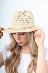 Cappello in rafia con catenella-gioiello