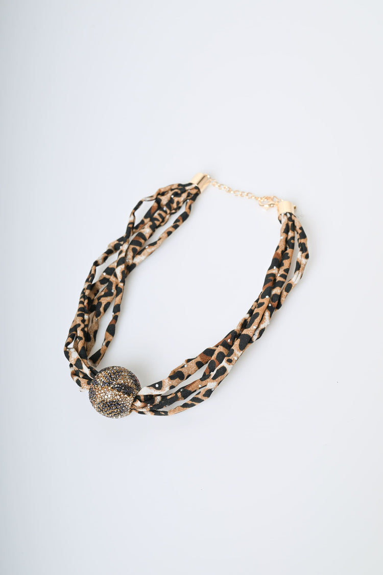 Collana in tessuto animalier con sfera