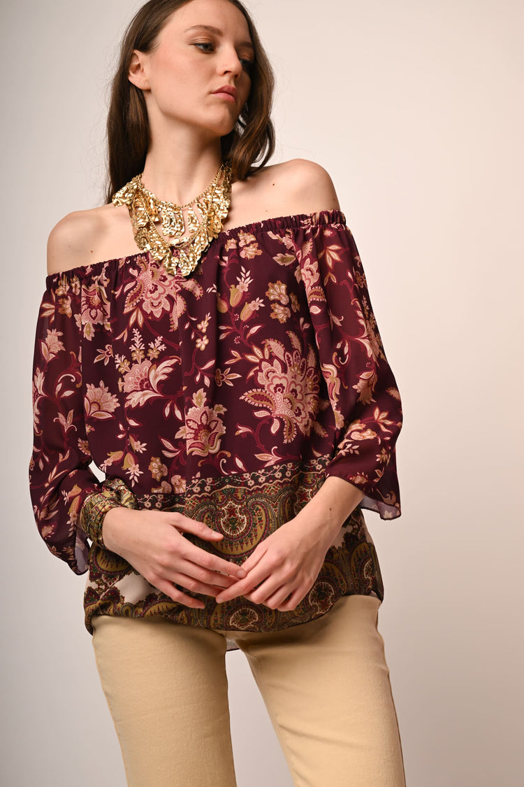Blusa a stampa etnica con spalle scoperte