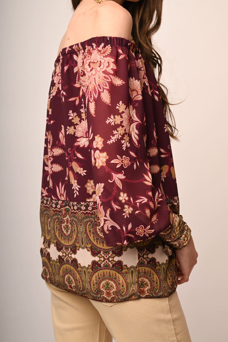 Blusa a stampa etnica con spalle scoperte