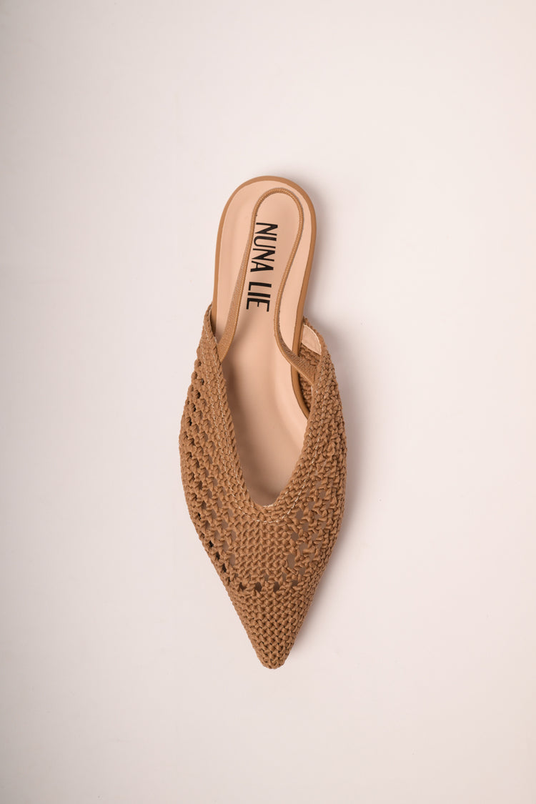 Mules flat a punta in rafia cammello
