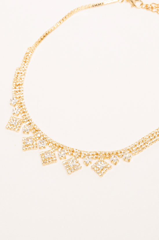 Collana in metallo dorato con pendenti in strass