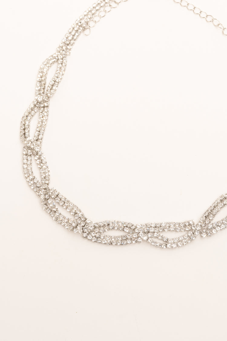 Collana in metallo argentato con strass