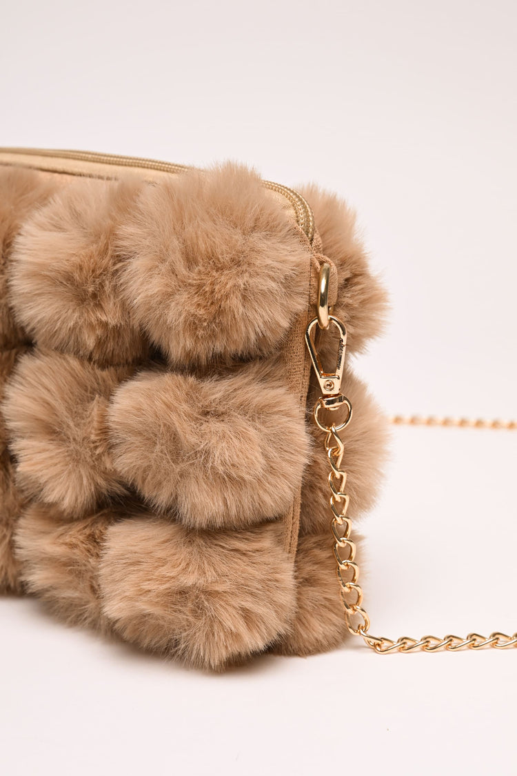 Borsa con pompon in faux fur
