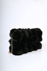 Borsa a pompon in faux fur