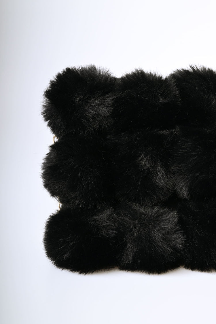 Borsa a pompon in faux fur