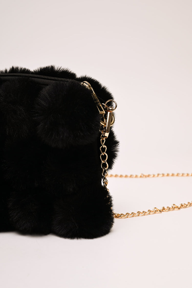 Borsa con pompon in faux fur