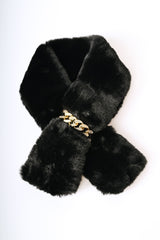 Sciarpa in faux fur con fibbia gioiello