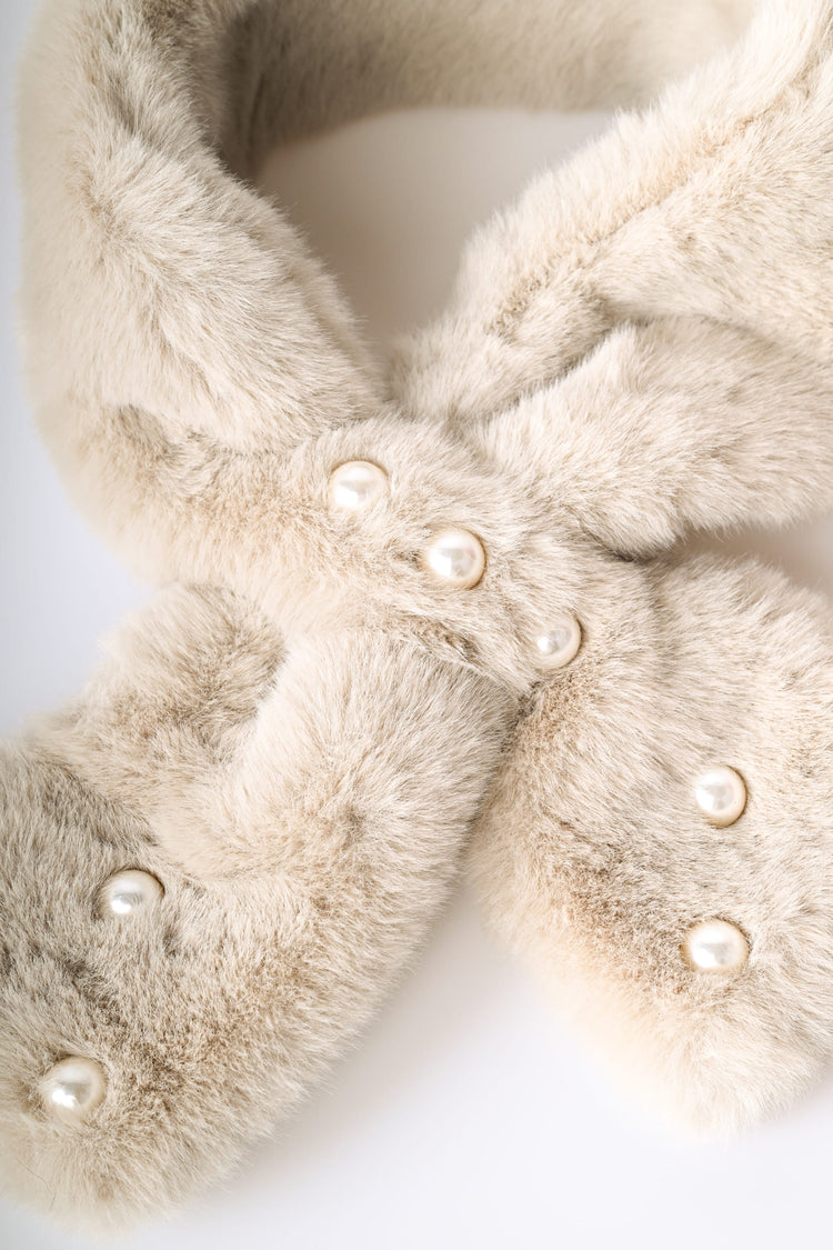 Sciarpa in faux fur con perle