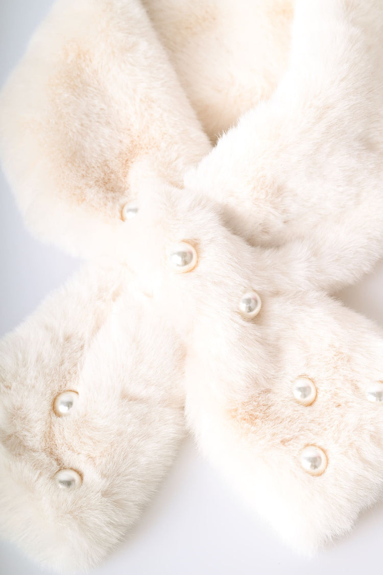 Sciarpa in faux fur con perle