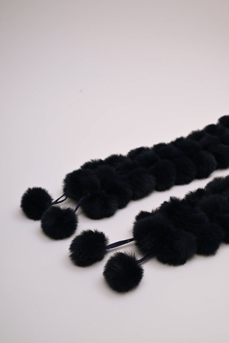 Collo con pompon in faux fur