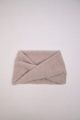 Collo con design attorcigliato