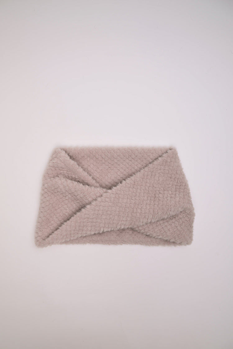 Collo con design attorcigliato
