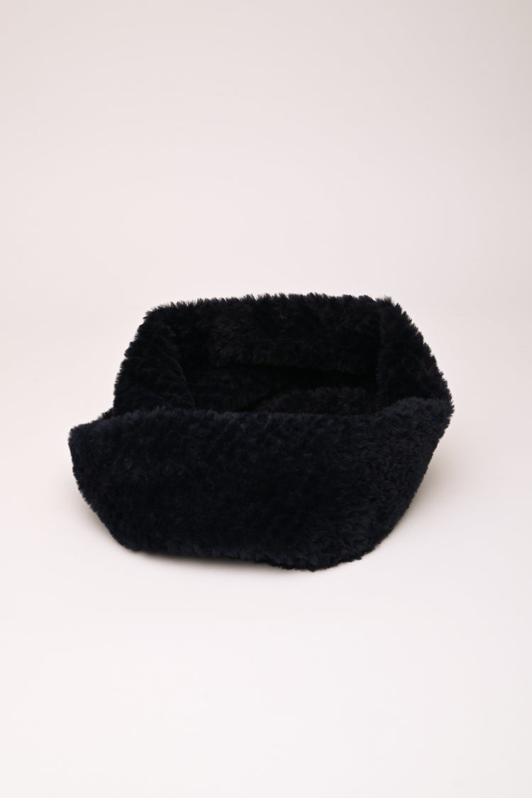 Collo con design attorcigliato