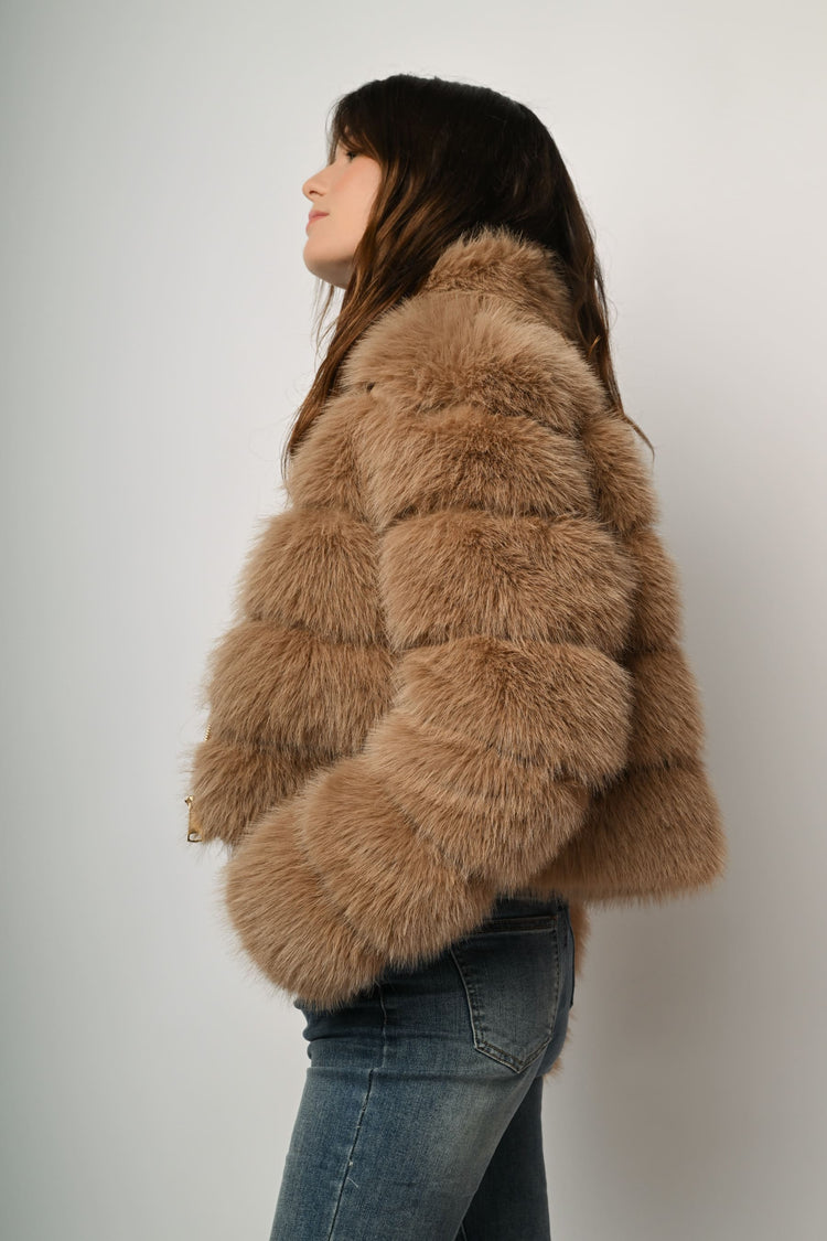 Giacca corta in faux fur trapuntato